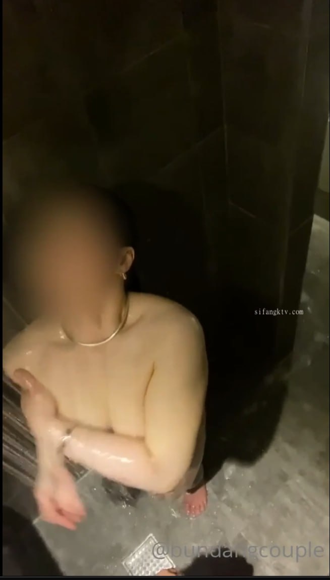 【2023-05-11】My master playing with my boobs..😅.m4v